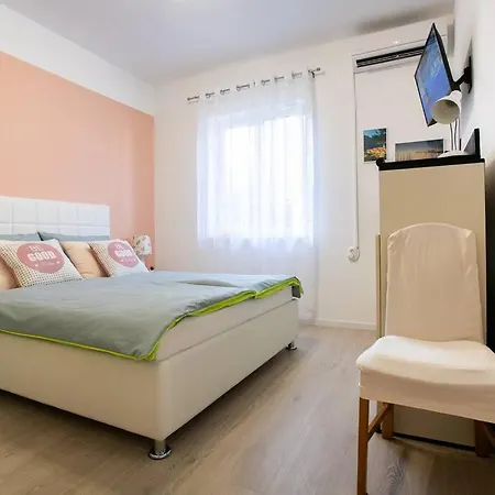 David, 2mins From Town Centre Апартаменты