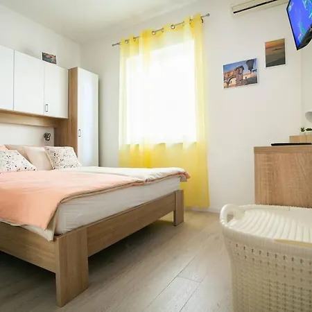 David, 2mins From Town Centre Апартаменты *