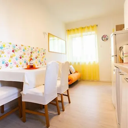 Апартаменты David, 2mins From Town Centre *