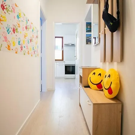 Apartment David, 2mins From Town Centre Split