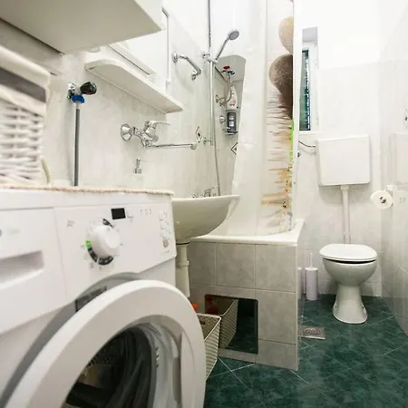 David, 2mins From Town Centre Apartment