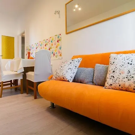 David, 2mins From Town Centre Apartment *