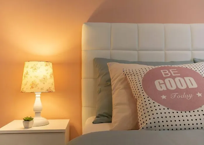 David, 2mins From Town Centre Apartment Split