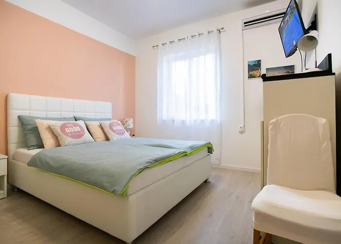 David, 2mins From Town Centre * Split