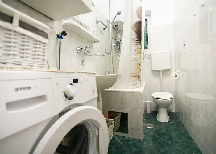 David, 2mins From Town Centre Apartment