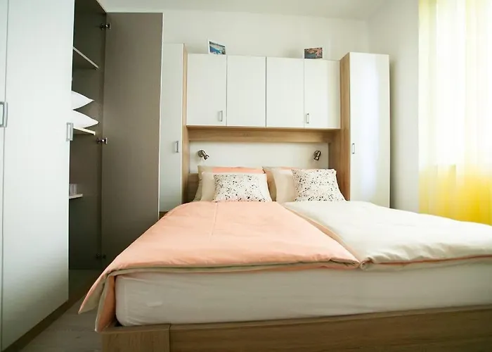 David, 2mins From Town Centre * Split