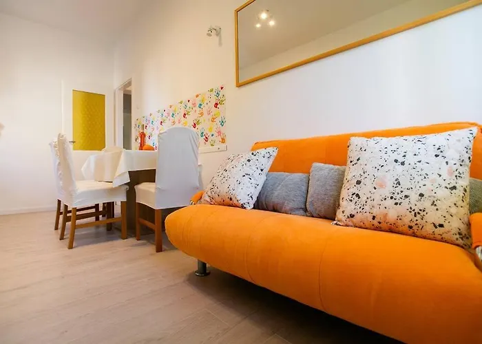 David, 2mins From Town Centre Apartment *